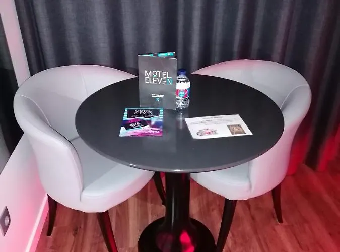 Eleven Motel para Casais *